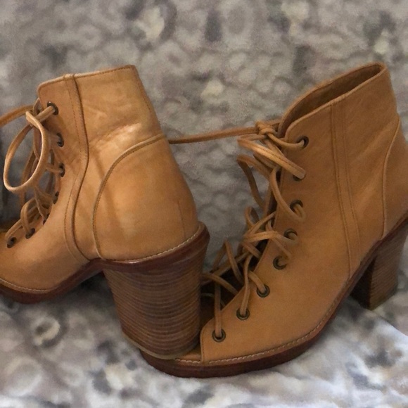 Shakuhachi Shoes - Leather Lace Up Heels